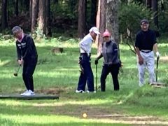 コースの攻略に集中する参加者ら