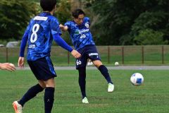 【第１１節・北海道十勝スカイアース―ノルブリッツ北海道ＦＣ】後半から途中出場したスカイアースのＭＦ丸岡悟が終了間際にシュートを放つ