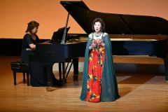 十勝の声楽けん引の松崎さん、歌声で４００人を魅了　８０歳記念リサイタル
