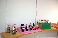 乳性飲料の空き容器を胴体にしたシリーズ作品