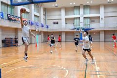 練習に励む白樺学園の選手たち