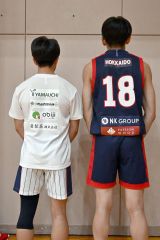 スポンサー名が入ったユニホームやＴシャツ