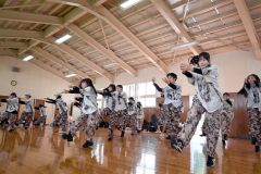 全国の舞台に向けてそろいの衣装で練習する芽室高校ダンス部