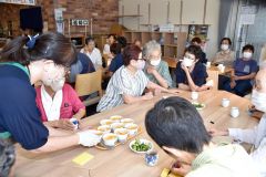 ２４人が参加した「ほっとカフェ・夏」