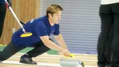 ショットを放つ帯広協会の大野福公（（Ｃ）ＪＣＡ）