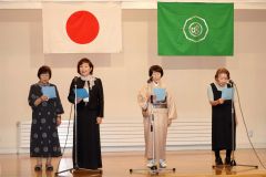 合吟を披露する「音更竜鳳会」のメンバーら