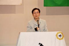 独吟を披露する「夢岳会」のメンバー