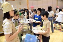 千葉県酒々井町の小学６年生８人と交流を深めた陸別小の児童