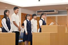 足寄中３年生４１人が議員を務めた「こども議会」