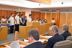 足寄中３年生４１人が議員を務めた「こども議会」