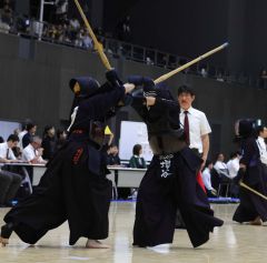 帯南商の増谷梓（右）