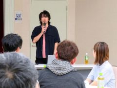 講演する千葉さん