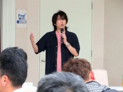 講演する千葉さん