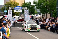 ９０台集結、ラリー北海道開幕　ＪＲ帯広駅前でセレモニアルスタート