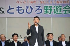 昨年の野遊会であいさつする石川氏（２０２４年６月２３日、帯広市内のグリーンパークで）