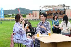 イベントを楽しむ来場者