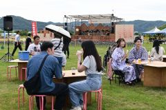 イベントを楽しむ来場者