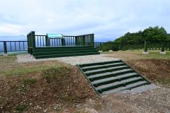 大丸山の頂上に完成した「日高山脈展望台」