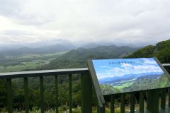 大丸山の展望台から望む日高山脈