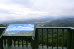 大丸山の展望台から望む日高山脈