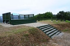 大丸山の頂上に完成した「日高山脈展望台」