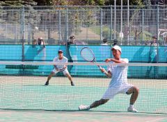 男子個人戦ダブルス優勝の伊藤亜大夢・水戸海月組