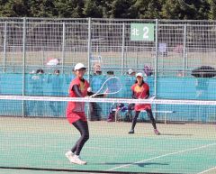 女子個人戦ダブルス優勝の池田有那・三浦愛里組