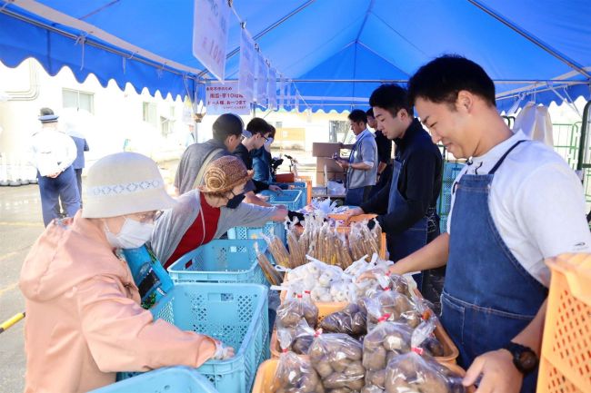 野菜販売に400人が列 帯広刑務所矯正展～こぼれ話 | 十勝毎日新聞