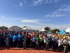 約１００チームが出場した第１０回国際芽室杯ブラジルＧＢ親善大会（町提供）