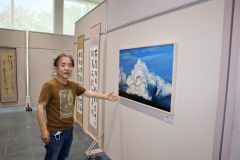出品作品を紹介する後藤副実行委員長