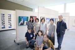 第３７回大地展をＰＲする出品者ら（写真前列右が後藤さん）