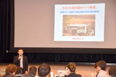 りくべつ鉄道について話す杉本事務局長