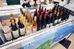 イートインのほか自宅用や土産での売り上げも好調だった十勝産ワイン