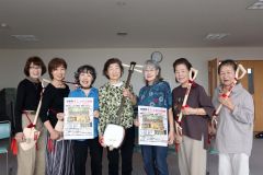 来場を呼び掛ける友愛シスターズのメンバーら(左から3人目が高田代表)