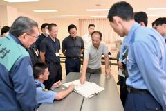 関係機関合同ヒグマ出没時対応訓練（金野和彦撮影）