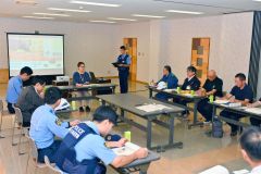 ヒグマ出没時対応訓練（金野和彦撮影）