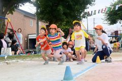 園児がはつらつと駆ける　幼稚園運動会シーズン到来