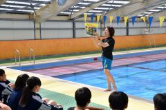 生徒に指導する太田祥子さん