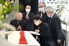 不屈の政治家、早世悼む　元衆員議員石川さん葬儀 写真5