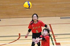 勝利を目指して熱戦を繰り広げる選手たち