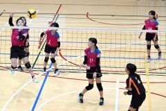 勝利を目指して熱戦を繰り広げる選手たち