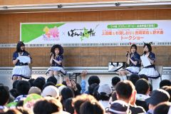 軽快なトークで盛り上げる(左から)上田さん、杉浦さん、野木さん、吉岡さん