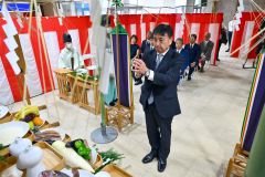 藤丸解体安全祈願祭（１６日、金野和彦撮影）