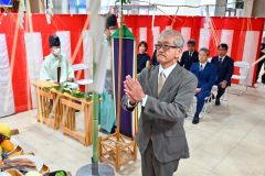 藤丸解体安全祈願祭（１６日、金野和彦撮影）