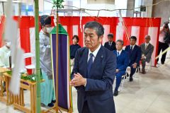 藤丸解体安全祈願祭（１６日、金野和彦撮影）