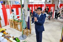 藤丸解体安全祈願祭（１６日、金野和彦撮影）