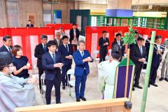 藤丸解体安全祈願祭（１６日、金野和彦撮影）