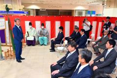 藤丸解体安全祈願祭（１６日、金野和彦撮影）