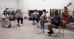 ジョイントコンサートに向けて練習に励む出演者ら