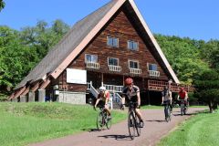 池田で秋のサイクリング１６人が参加　池田高校の及川さん企画 2